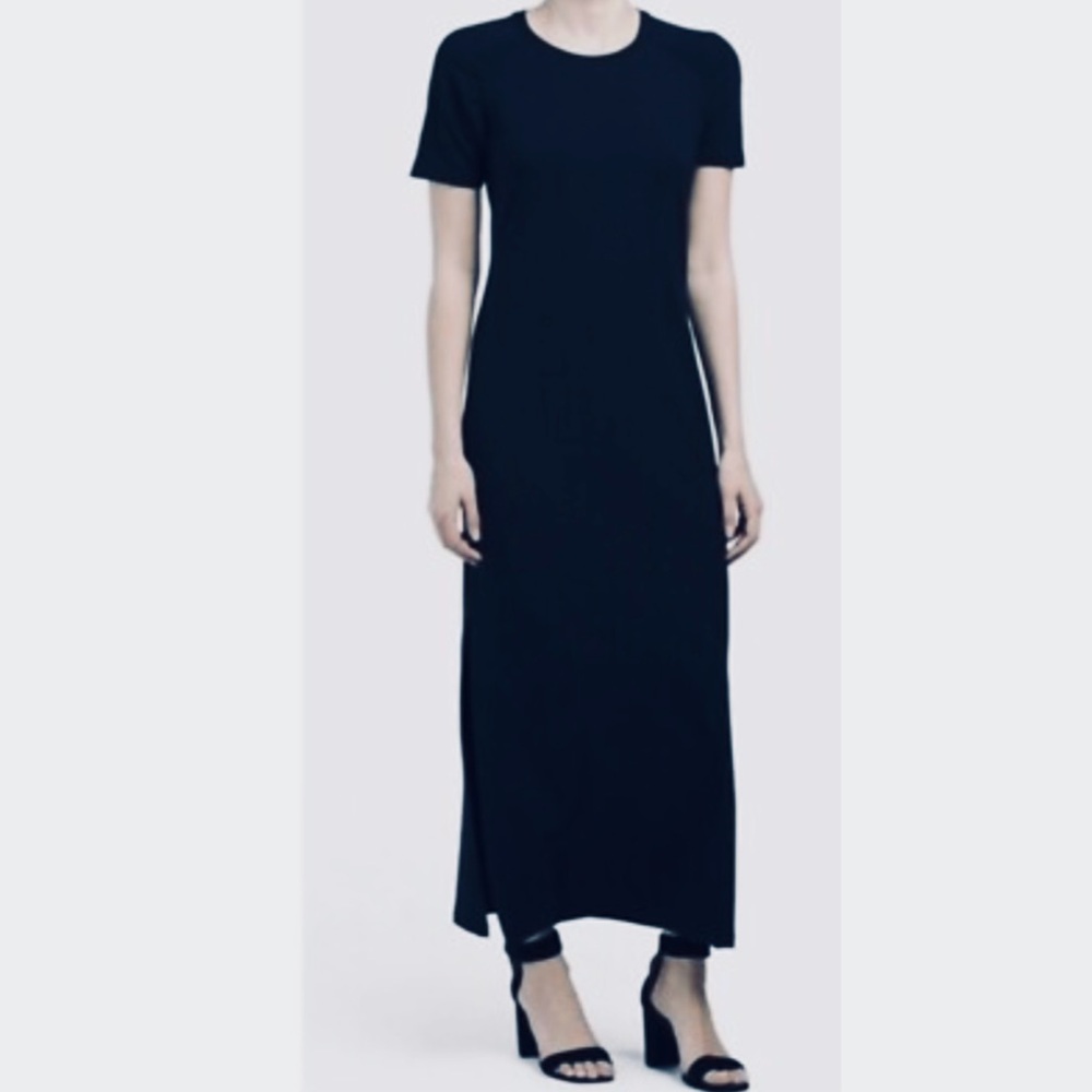 Theory Navy Blue Spring Ranmire knit maxi dress with Shirred sleeves.Size Large